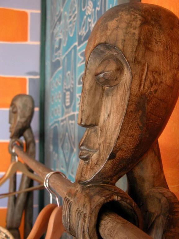 그레이마우스 글로벌 빌리지 트래블러스 로지 호스텔 객실 사진 African masks