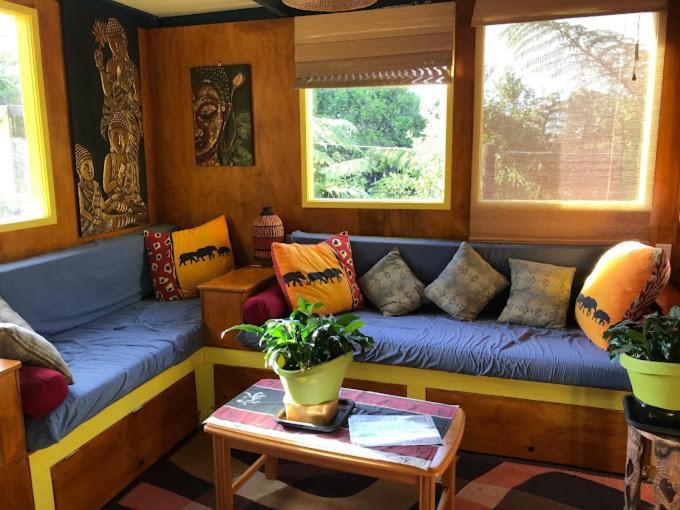 그레이마우스 글로벌 빌리지 트래블러스 로지 호스텔 외부 사진 Interior of the Treehouse