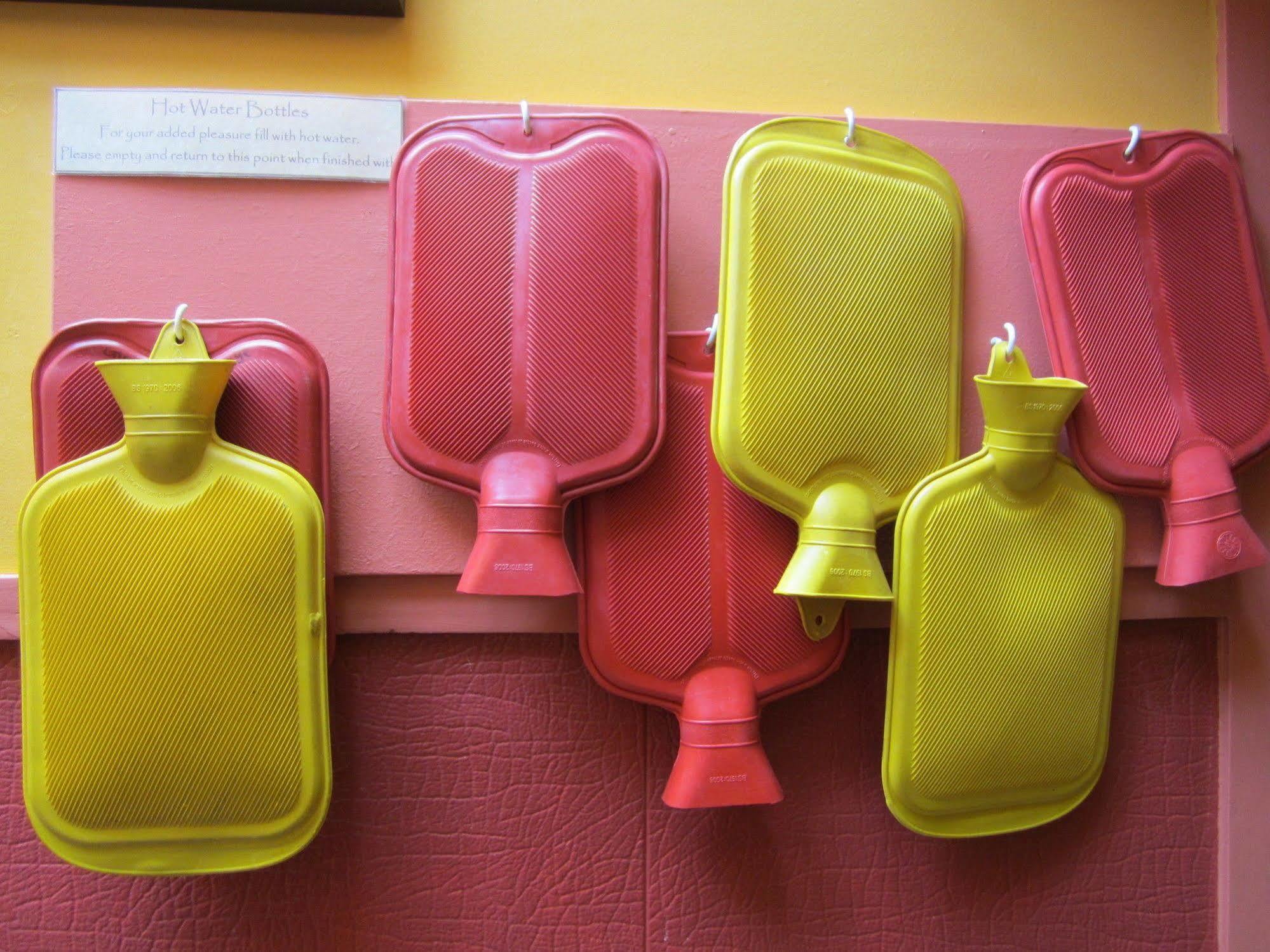그레이마우스 글로벌 빌리지 트래블러스 로지 호스텔 외부 사진 Hot water bottles