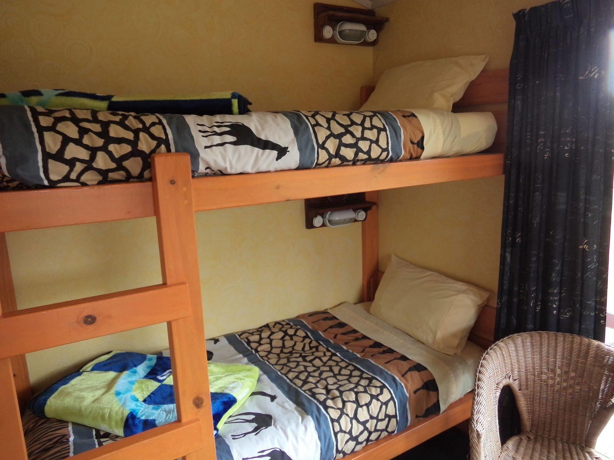그레이마우스 글로벌 빌리지 트래블러스 로지 호스텔 외부 사진 A bunk bed